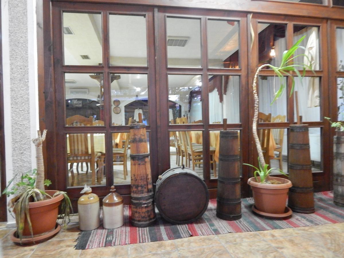 Hotel Restoran Antika Ustrumca Dış mekan fotoğraf