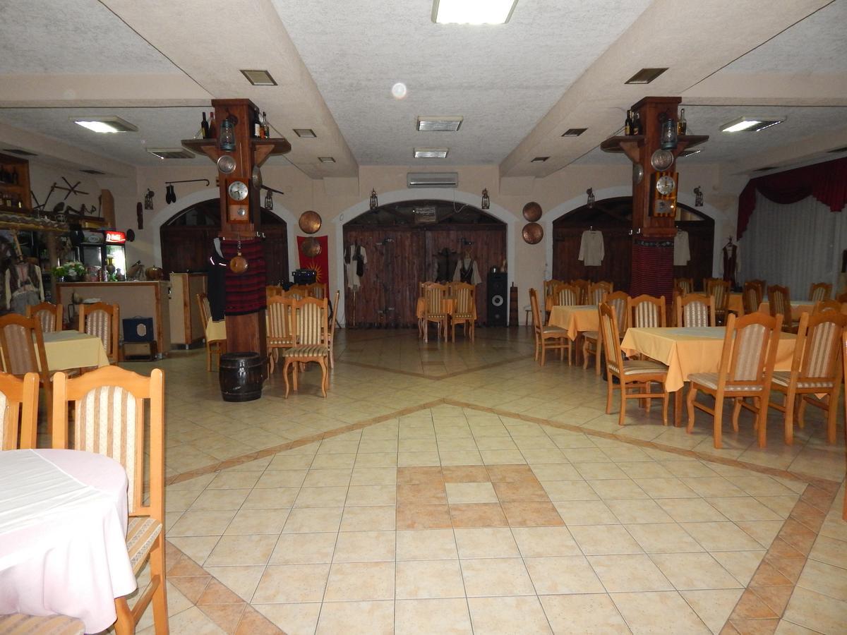 Hotel Restoran Antika Ustrumca Dış mekan fotoğraf